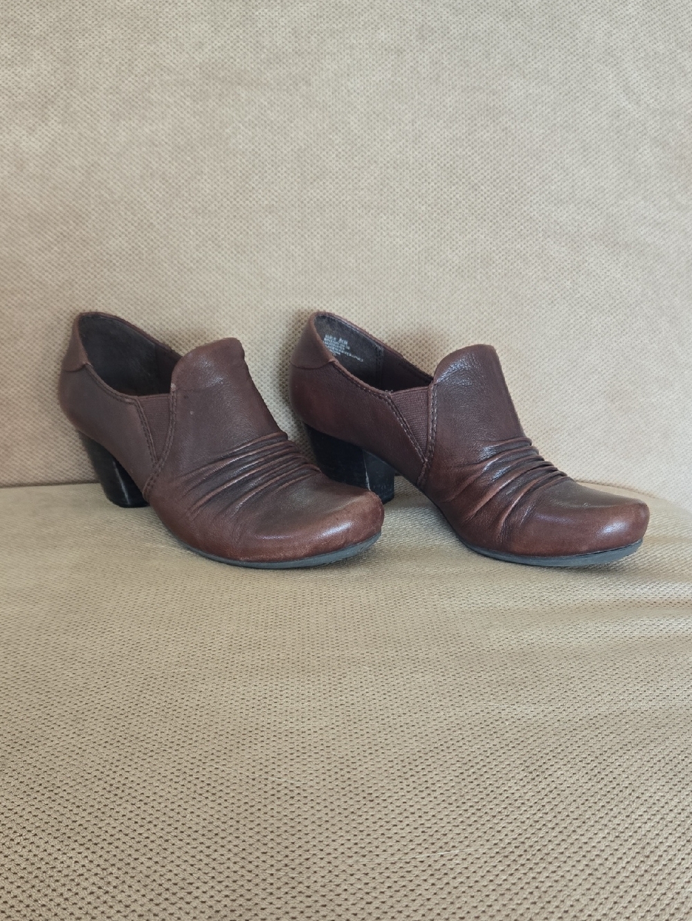 BareTraps Brown Leather Low Heel Slip-On Pumps